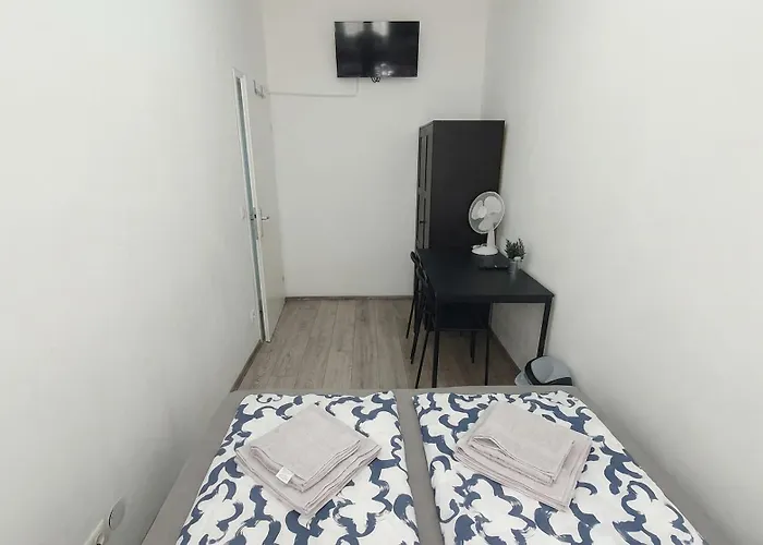 15 Min To Center - Affordable & Simple 5br With Wifi Βιέννη