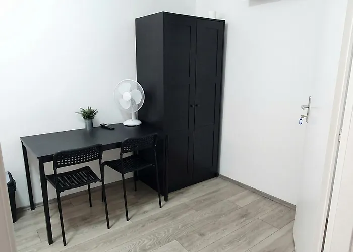 15 Min To Center - Affordable & Simple 5br With Wifi Διαμέρισμα Βιέννη