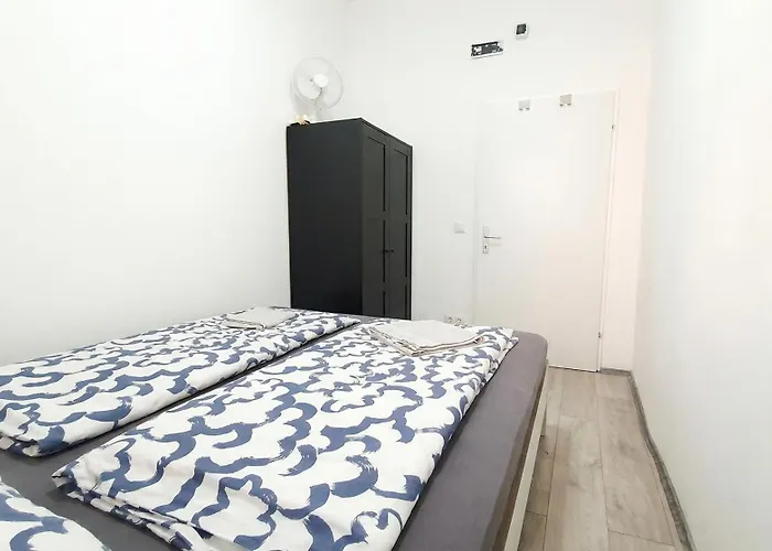 15 Min To Center - Affordable & Simple 5br With Wifi Διαμέρισμα